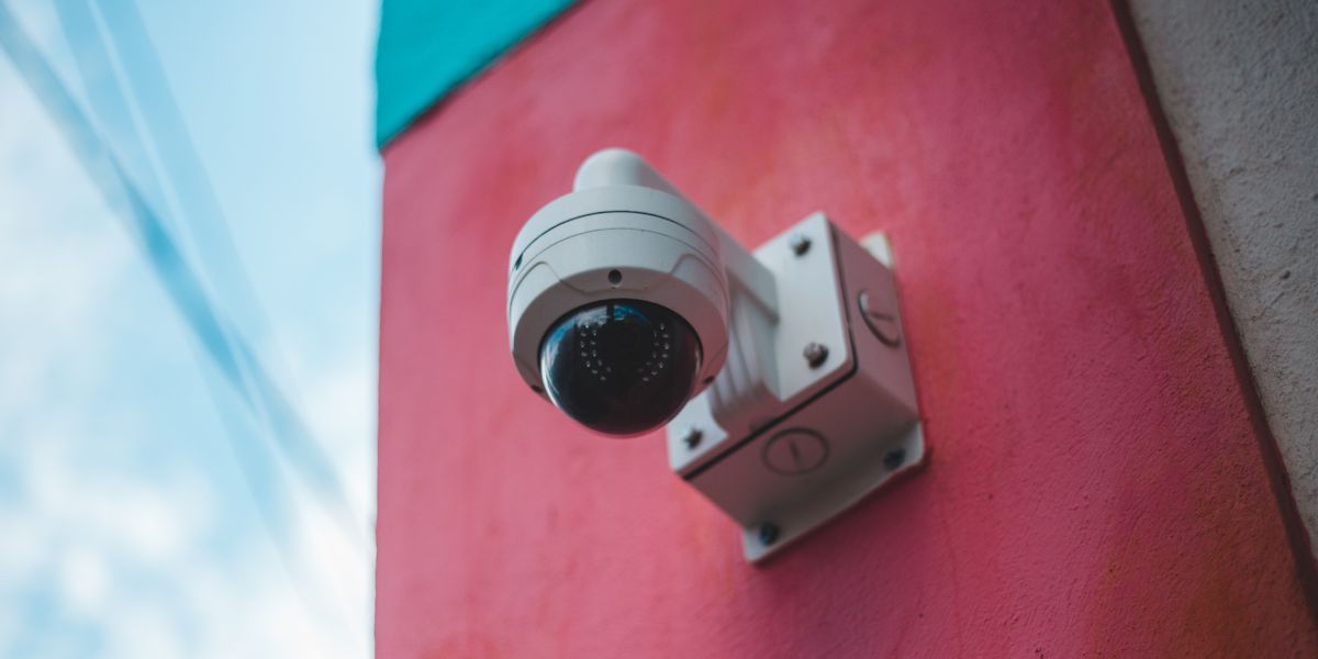 Interactive Security Cameras vs. Traditional CCTV Systems